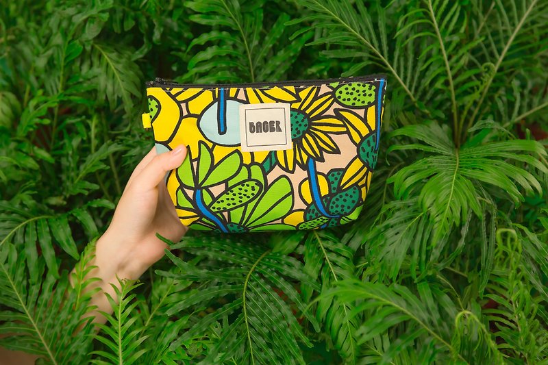 Zipper Universal Bag / Japanese floral cloth limited_wild sunflower - กระเป๋าเครื่องสำอาง - ผ้าฝ้าย/ผ้าลินิน หลากหลายสี