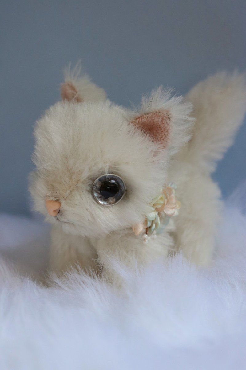 Teddy kitten/Kitty/Cat/White plush cat/Collectible cat toy/White kitten/Mohair - ของวางตกแต่ง - วัสดุอื่นๆ ขาว