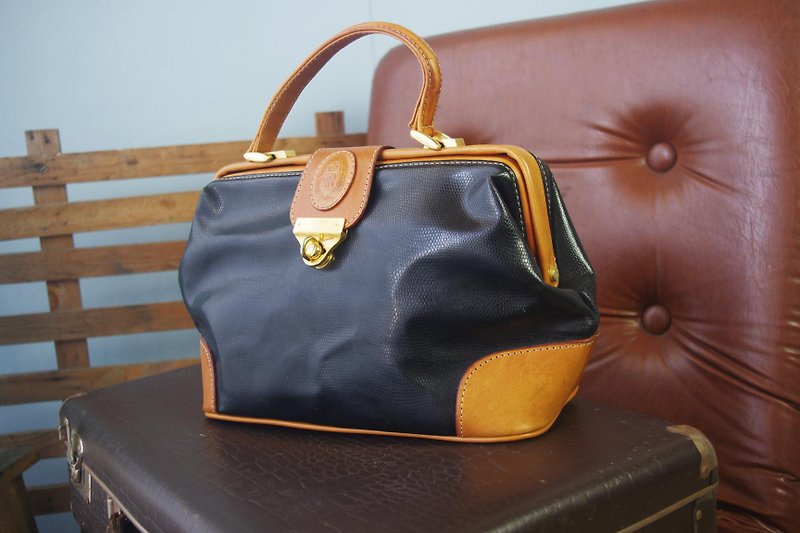 Showa Antique Bag - Elegant Black Leather Portable Doctor Bag - กระเป๋าถือ - หนังแท้ สีดำ