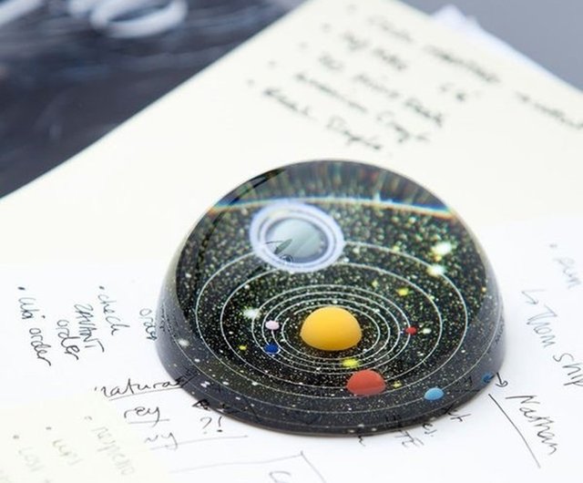 宇宙デザイン ガラスペーパーウェイト 51zUxiB4ZwL._UF350,350_QL50_.jpg