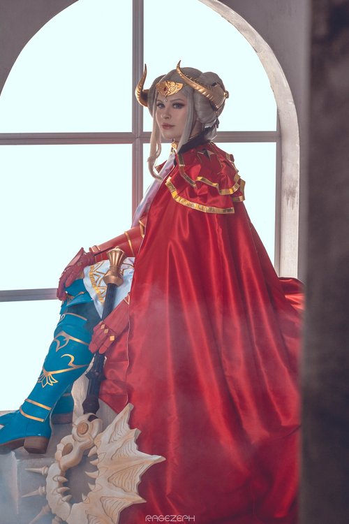 Anime Fire Emblem: Three Houses Edelgard Cosplay Costumes For Sale