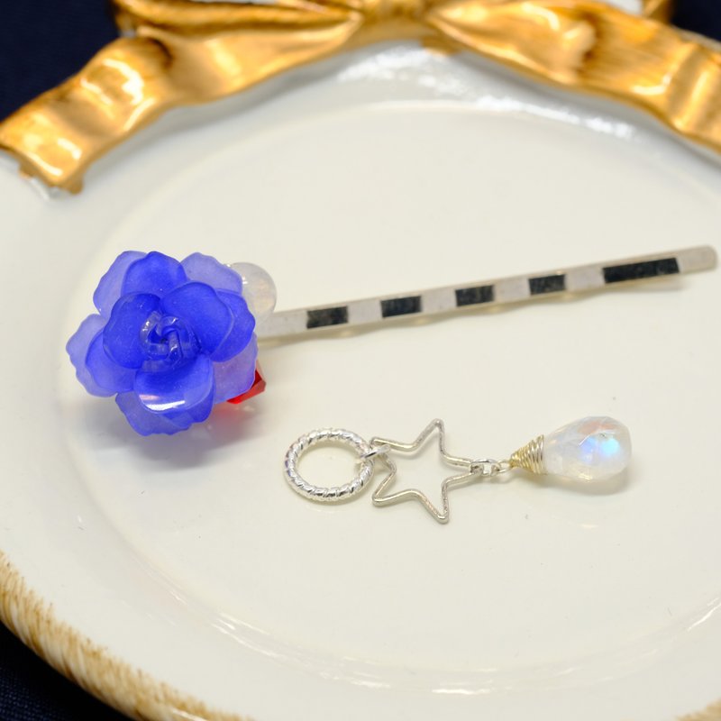 Blue rose hairpin 【Miracle Under the Moon】 - เครื่องประดับผม - เรซิน สีน้ำเงิน