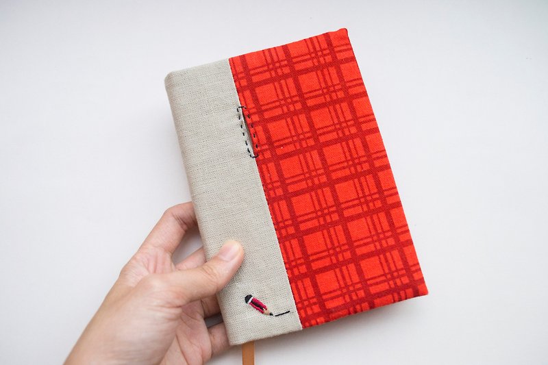Reusable fabric A6 bookcover - Jot of Ideas - สมุดบันทึก/สมุดปฏิทิน - วัสดุอื่นๆ สีแดง