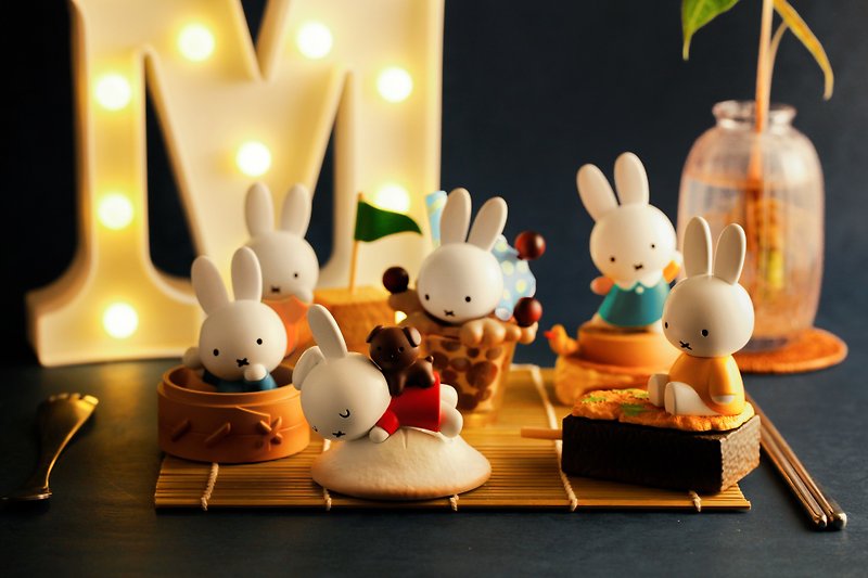 【Miffy】Taiwanese Food X Miffy eats a square box and plays with dolls - Stuffed Dolls & Figurines - Plastic 