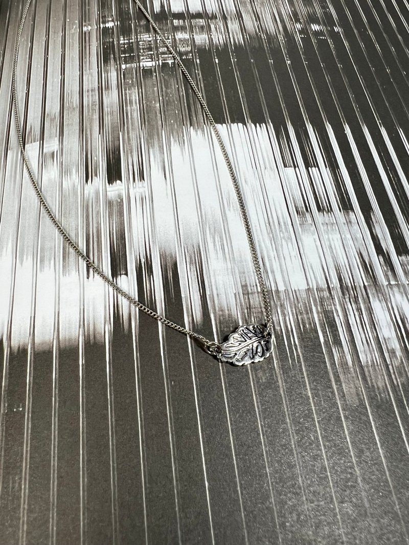 Vintage Leaf Silver Pendant Necklace - 項鍊 - 銀 銀色