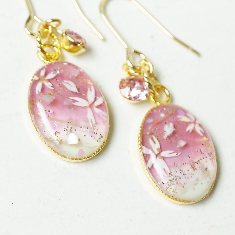 Hand-painted / Sakura and Swarovski earrings / Clip-On - ต่างหู - โลหะ สึชมพู
