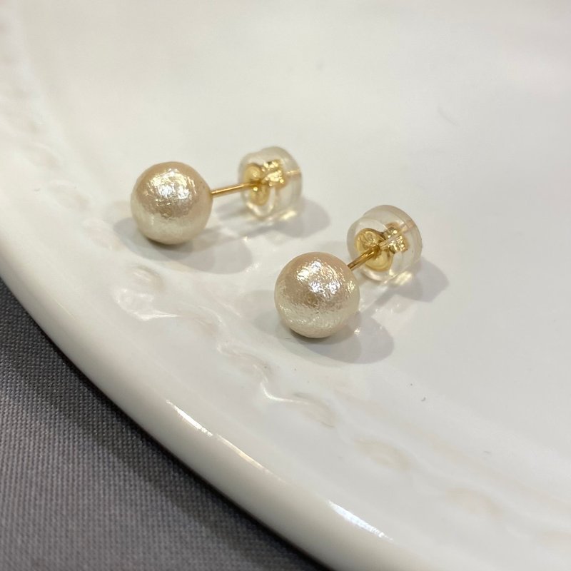 [K18 GOLD COTTON PEARL] 18K 6mm Senshu Cotton Pearl Earrings 18KP5 [SOLID GOLD] - Earrings & Clip-ons - Other Metals White