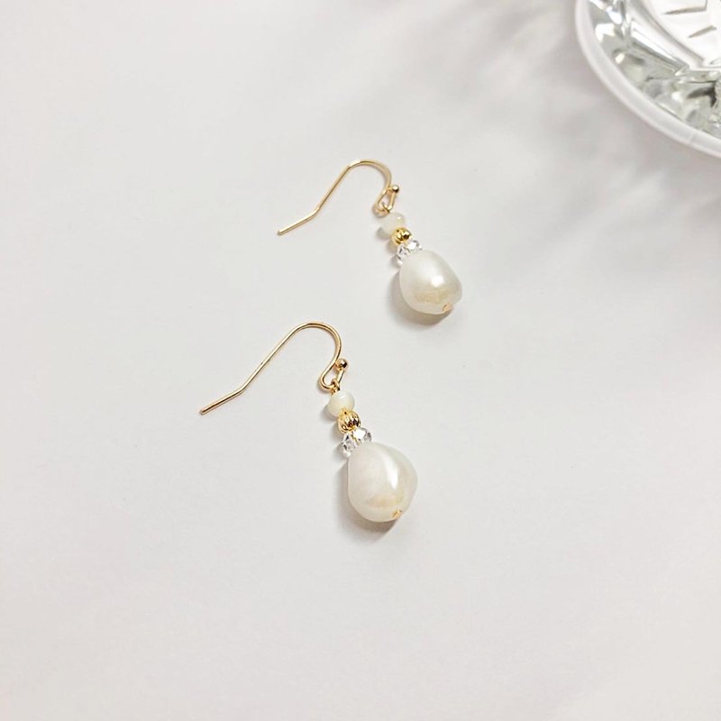 14kgf pearl earring_ Moon light - Earrings & Clip-ons - Pearl Gold