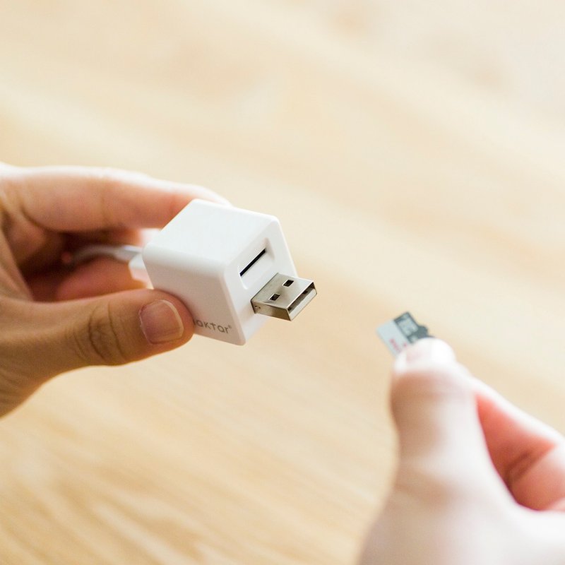 蘋果專用 Qubii備份豆腐 白 充電自動備份 手機備份 - 手機配件 - 塑膠 白色
