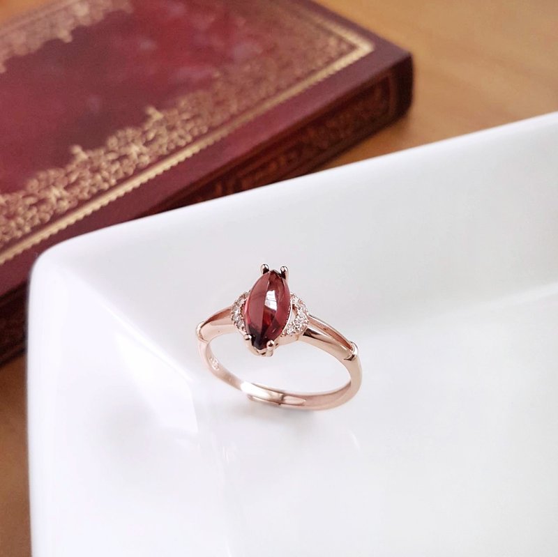 Queen's Kiss. 5x10mm Stone 925 Silver ring index finger ring ring circumference adjustable - แหวนทั่วไป - เงินแท้ สีแดง