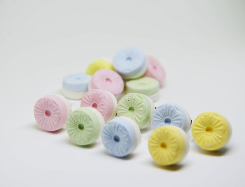 Beep sugar earrings (ear acupuncture/clip type) - Earrings & Clip-ons - Clay Multicolor