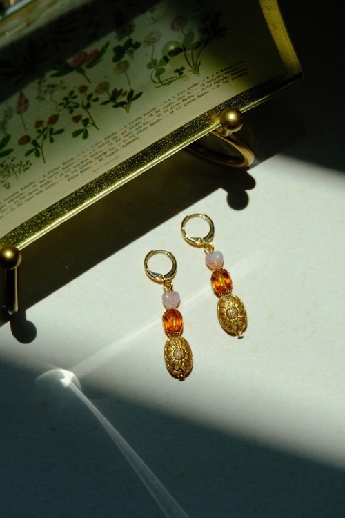omo omo Jewelry Spring Shower 古世紀浮雕花 琉璃 鋯石 耳環