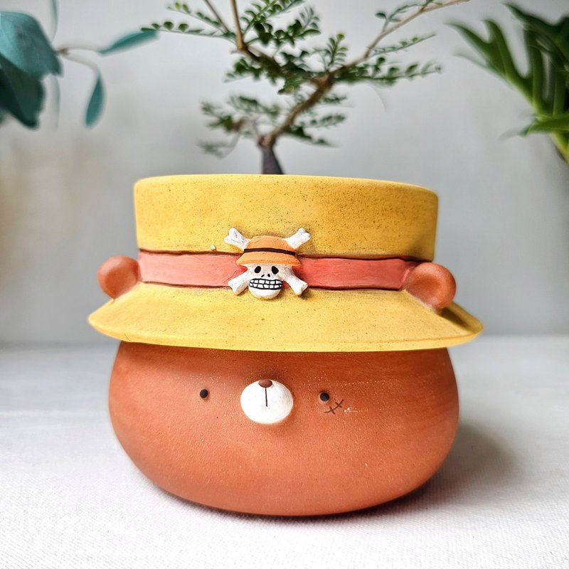 Terracotta bear planter wearing straw hat pirates. - 花瓶/花器 - 陶 