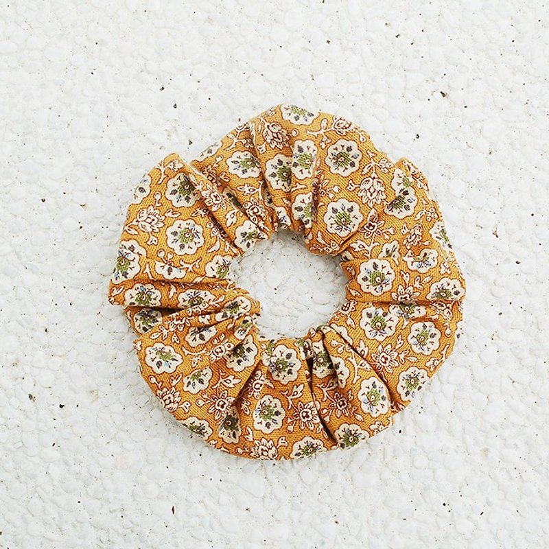 Classic small floral hair bundle / large intestine ring donut hair ring - Hair Accessories - Cotton & Hemp Orange