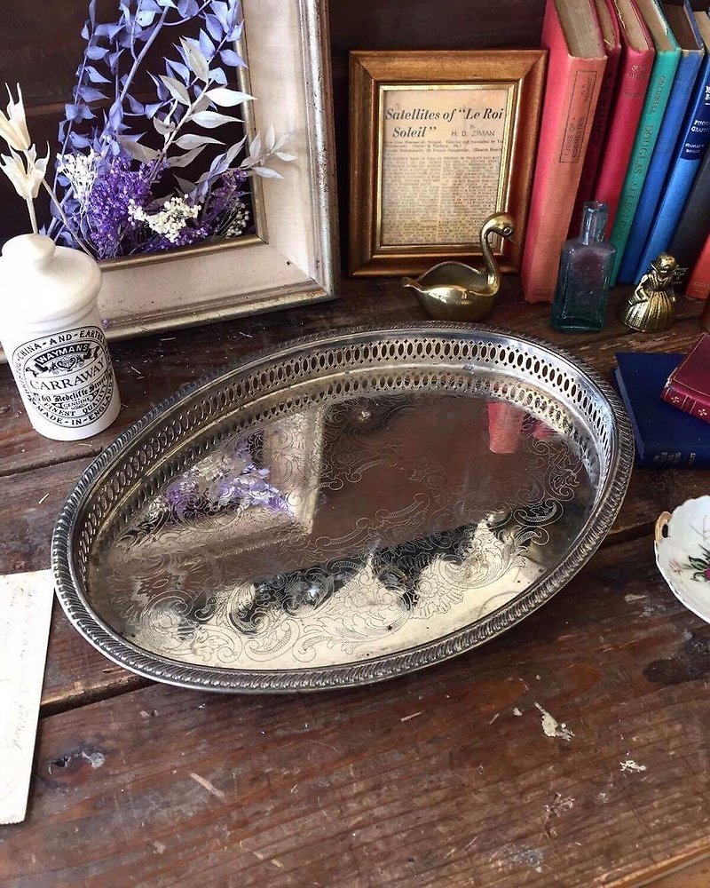 British antique silver-plated carved oval tray (JS) (slightly pits) - Items for Display - Other Metals Silver