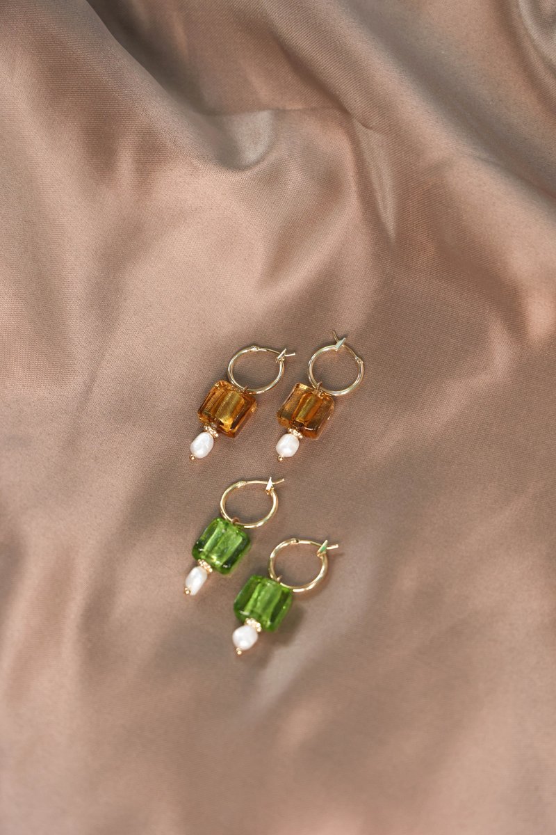 French retro simple square glass bead earrings in two colors - ต่างหู - แก้ว หลากหลายสี