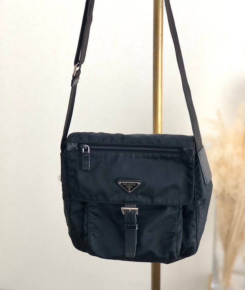 【 日本直送　名牌中古包 】PRADA プラダ ショルダーバッグ ブラック トライアングルロゴ ナイロン フロントバックル vintage 7jh7i8 - 側背包/斜背包 - 尼龍 黑色