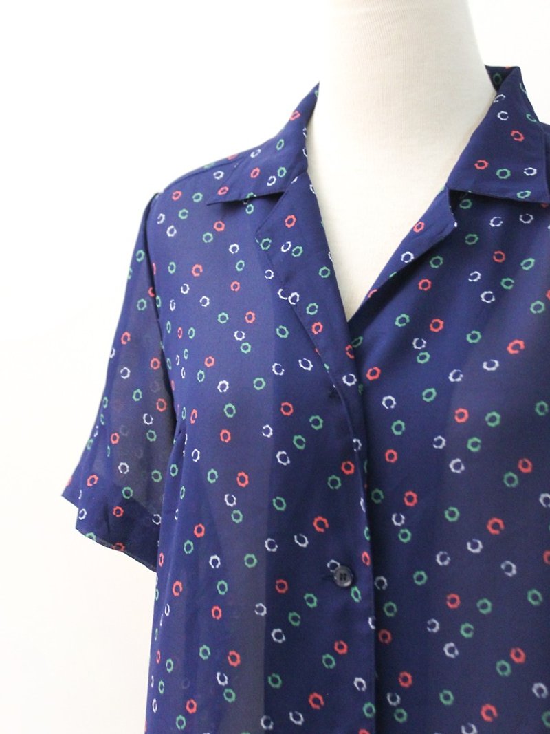Vintage Japanese cute flower dark blue short-sleeved vintage shirt Vintage Blouse - เสื้อเชิ้ตผู้หญิง - เส้นใยสังเคราะห์ สีน้ำเงิน