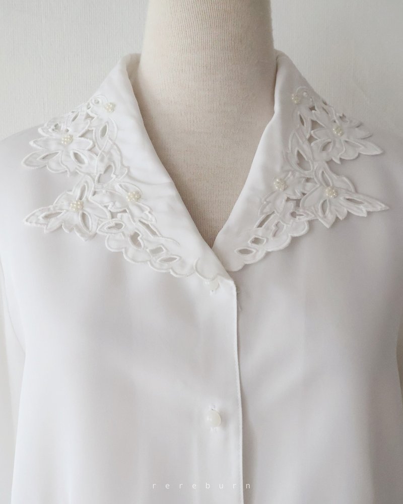 レトロ刺繍襟のゆったりとした欧米風長袖ホワイトヴィンテージシャツ - シャツ・ブラウス - ポリエステル ホワイト