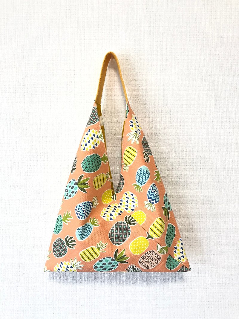 三角粽形手提包/日式折紙包-橘色鳳梨 - 手袋/手提袋 - 棉．麻 橘色