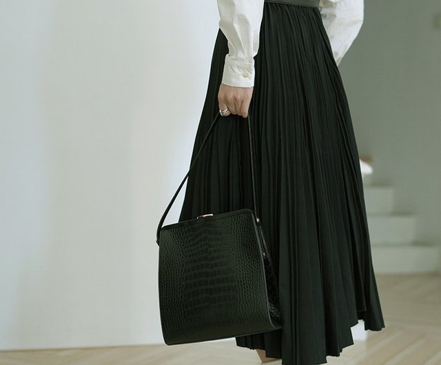 Black French girl elegant retro irregular pleated skirt high waist