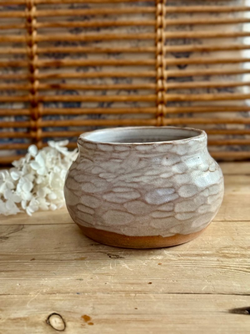 White matte glazed pottery vase - ถ้วยชาม - ดินเผา 