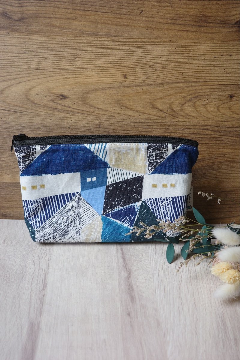 Geometric House Dark Blue - Cosmetic Bag Universal Bag Storage Bag | Haibai Handmade - กระเป๋าเครื่องสำอาง - ผ้าฝ้าย/ผ้าลินิน 