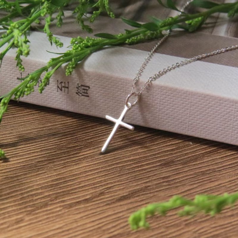 Small Fresh Series/ Small Cross Necklace/ 925 Silver - สร้อยคอ - วัสดุอื่นๆ สีเงิน