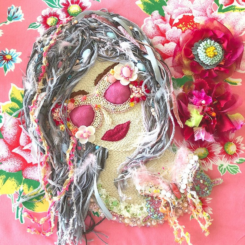 Joie de vivre　〜You only live once〜 　embroidery art kawaii pink beads 手工 handmade - งานโลหะ/เครื่องประดับ - งานปัก สึชมพู