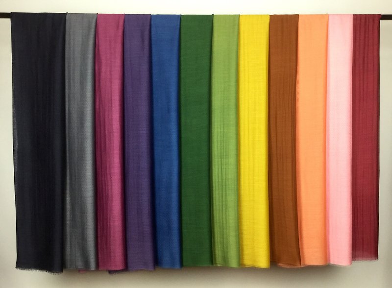 Tianran carefully selected pure handmade natural dyed silk wool dyed scarf - ผ้าพันคอถัก - ผ้าไหม หลากหลายสี