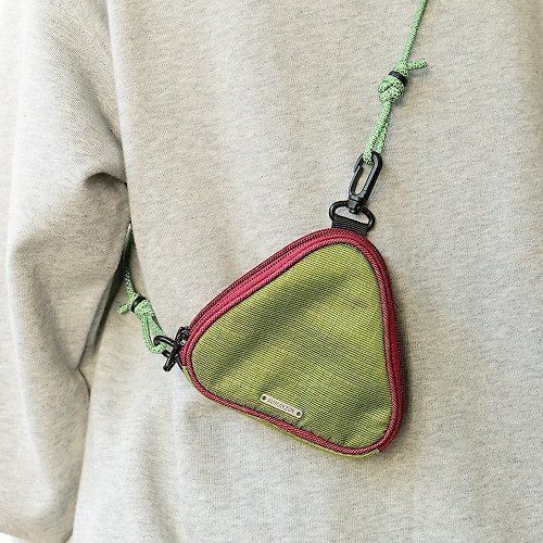 製包事多 Sumayzoy Store 迷你飯糰包 耳機收納包 掛脖三角包鑰匙卡包 祖母綠