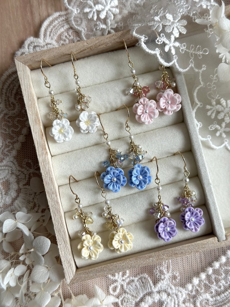 Single flower detailed flower earrings in five colors - ต่างหู - ผ้าฝ้าย/ผ้าลินิน หลากหลายสี