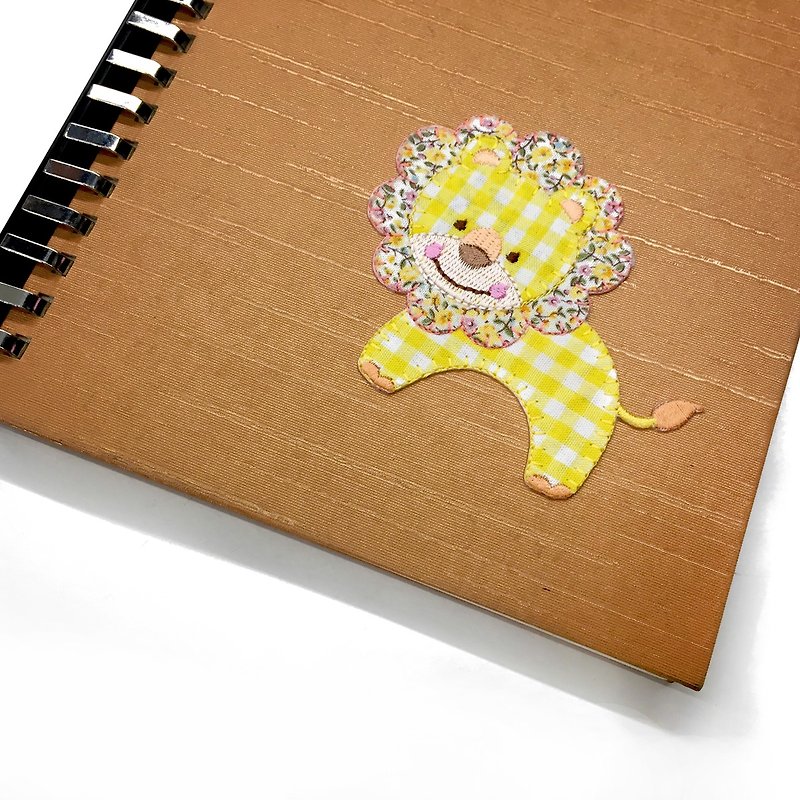 Three-dimensional embroidery cloth sticker - cream lion - สติกเกอร์ - งานปัก สีเหลือง