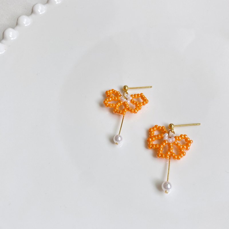 Clementine-needle/clip earrings - ต่างหู - เรซิน สีส้ม