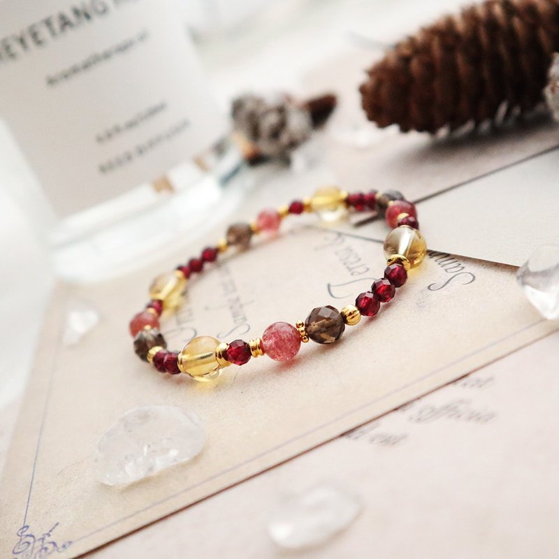 Strawberry quartz- Bronze-citrine│brass elastic wire bracelet - สร้อยข้อมือ - คริสตัล สีแดง