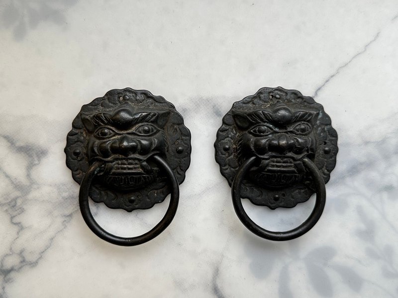 Iron door knocker (old piece) - ของวางตกแต่ง - โลหะ 