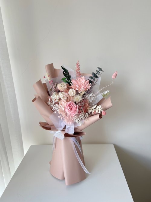 SEE Floral Design 看見花藝設計 SEE 看見花藝設計 | 永生花 | 玫瑰 | 粉紅不凋庭園玫瑰擴香花束