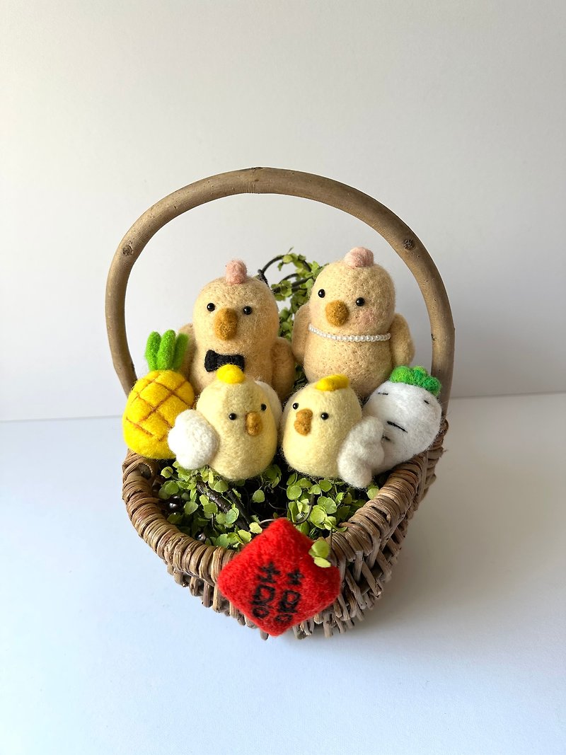 The wool felt leading chicken set includes couple chicken, baby chicken, Wang Lai, Haocai Tou, Xun Spring Festival couplets and packaging - Items for Display - Wool Yellow