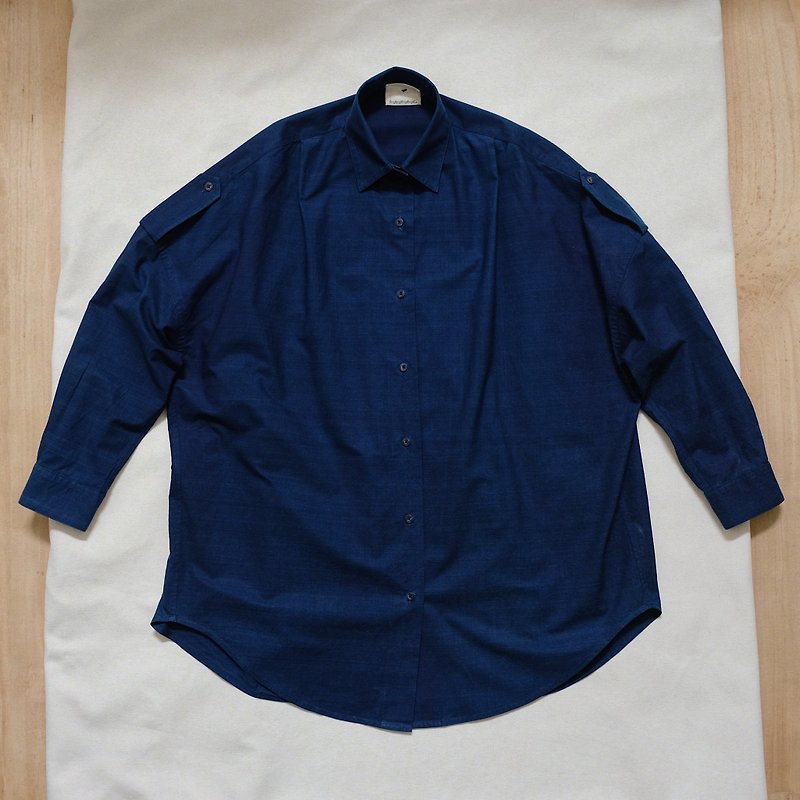 INDIGO Washed Long Loose Shirt - เสื้อเชิ้ตผู้หญิง - ผ้าฝ้าย/ผ้าลินิน สีน้ำเงิน