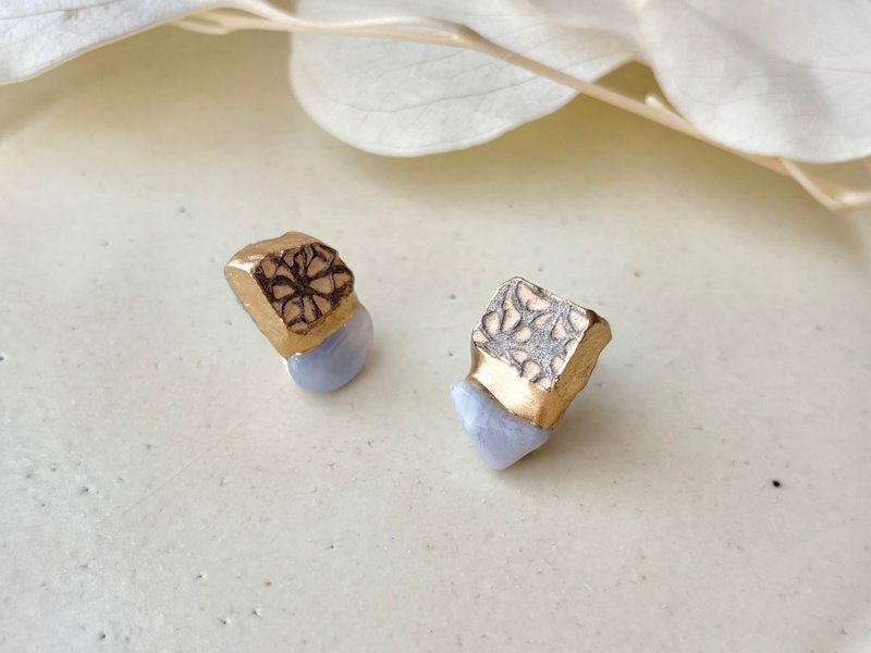 京焼 　金継ぎ　サージカルステンレスピアス　花柄　グレー　ブルーレースアゲート　天然石　伝統工芸　No.371 - 耳環/耳夾/耳骨夾 - 陶 灰色