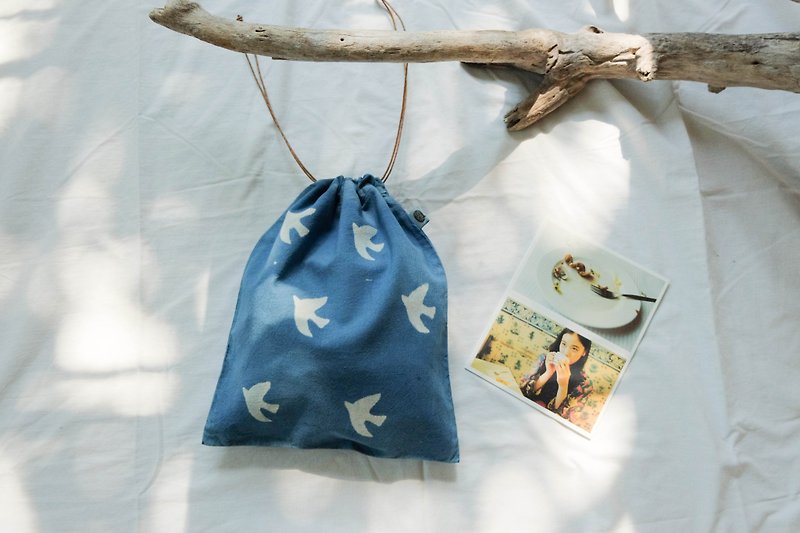 Mini Drawstring Bag ::: Natural Indigo ::: 003 - กระเป๋าหูรูด - วัสดุอื่นๆ สีน้ำเงิน