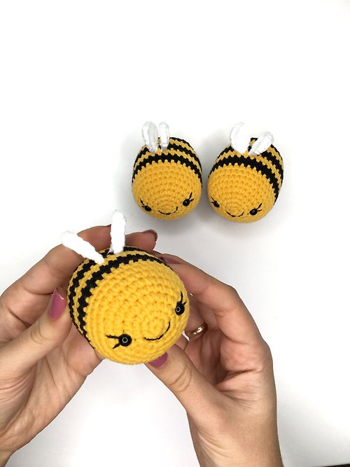 KnitInBy Little bee toy, Crochet bee plush, stuffed bumble bee, little gift for friend