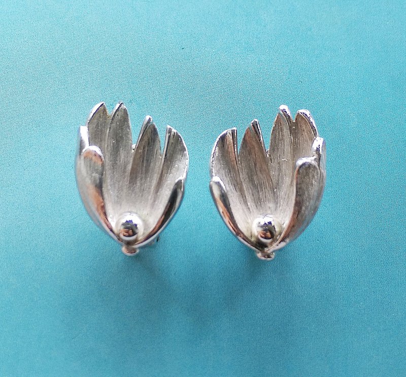 Vintage Jewelry 西洋古董飾品 PASTELLI 銀色調 花蕊 夾式耳環 - 耳環/耳夾/耳骨夾 - 其他金屬 金色