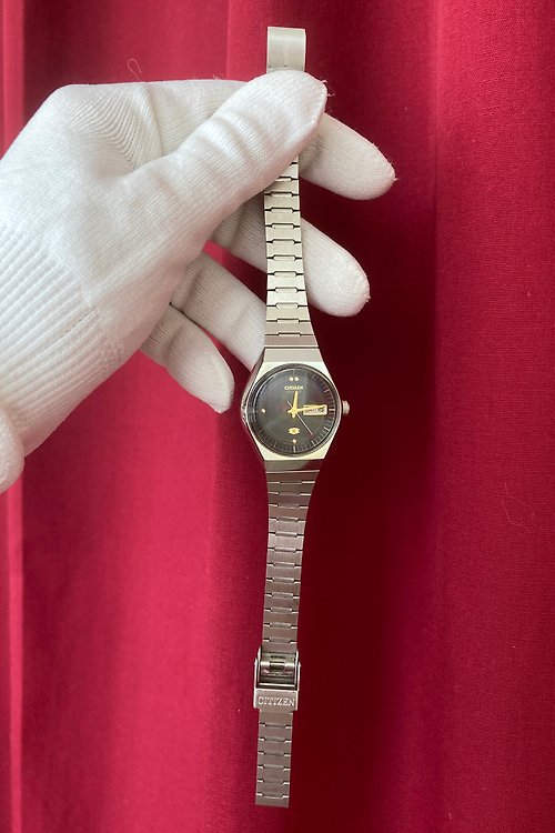 一J Studio ≡ vintage ≡ CITIZEN 太空感 黑色錶盤 不鏽鋼錶帶 石英錶 古董錶