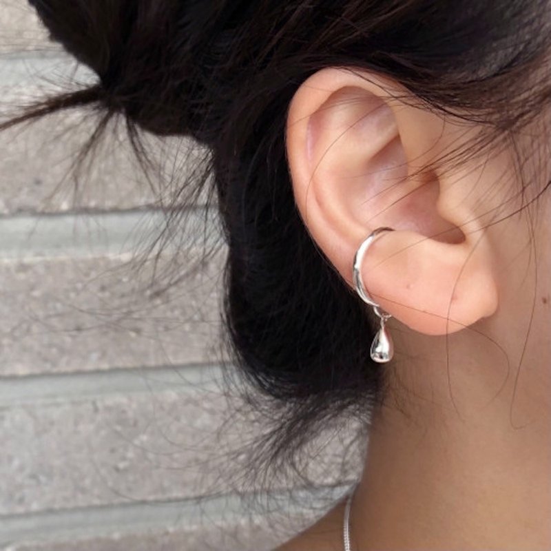 A drop of water earcuff - ต่างหู - เงินแท้ สีเงิน