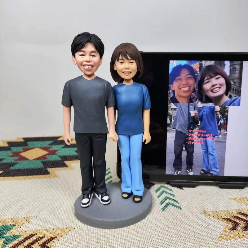 【客製化3D人像公仔】手作似顏人型娃娃情侶父母夫妻結婚週年禮物 - 公仔模型 - 黏土 多色