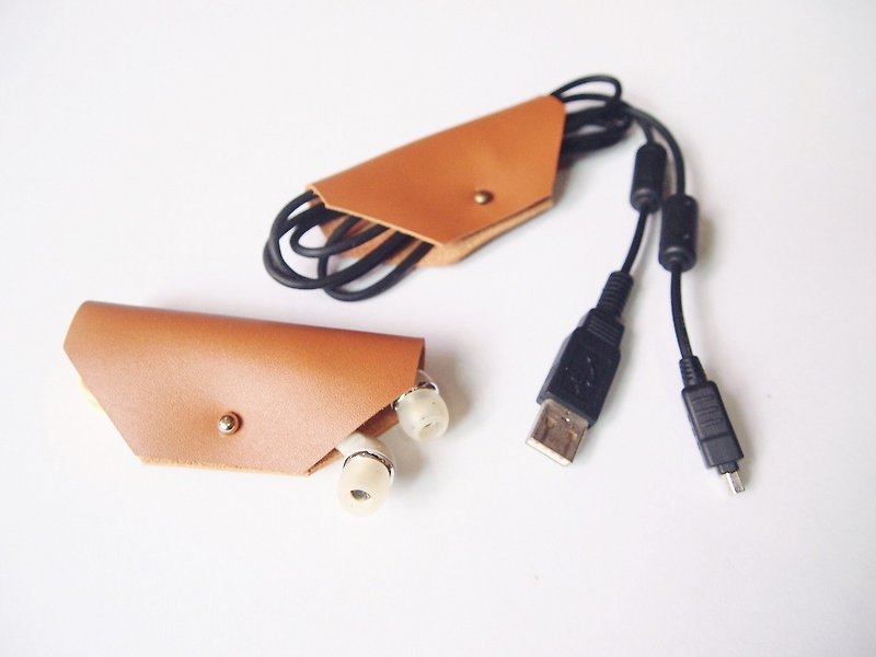 Leather Cord , Cable Organiser / Earphone Organiser with Antique or Silver Stud - ที่เก็บสายไฟ/สายหูฟัง - หนังแท้ สีกากี