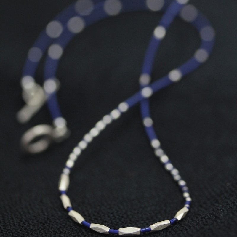 Dark blue lapis lazuli and silver beads necklace (N0021) - Necklaces - Stone Blue