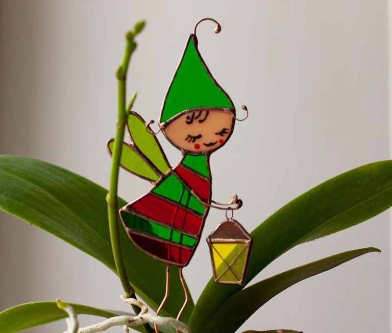 Flower Elf. Stained Glass decoration for flower pots. The Suncatcher - ของวางตกแต่ง - แก้ว สีเขียว