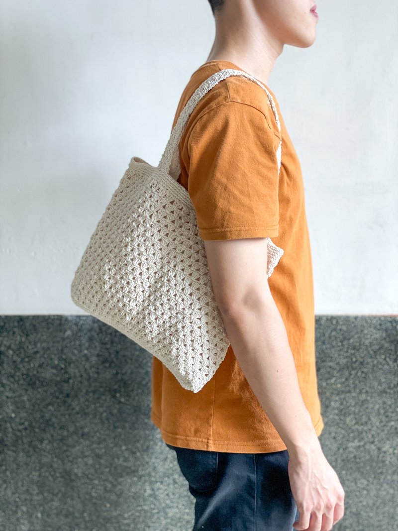 【Grandma Weaving】Handmade casual triangle pattern shoulder bag - Handbags & Totes - Cotton & Hemp White